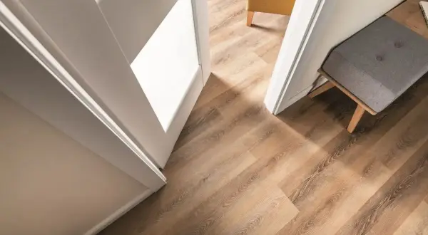 Panele laminowane – co to oznacza i dlaczego warto je wybrać?
