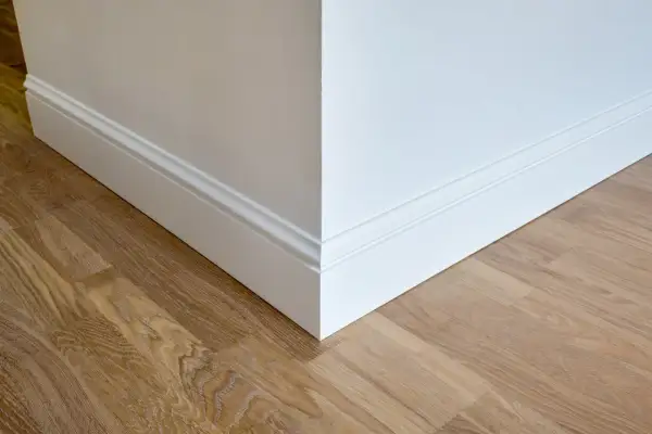 Listwy przypodłogowe 8 czy 10 cm - co wybrać, aby uniknąć błędów?